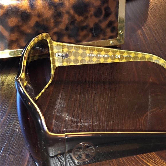 Tory Burch sunglasses - Picture 2 of 3